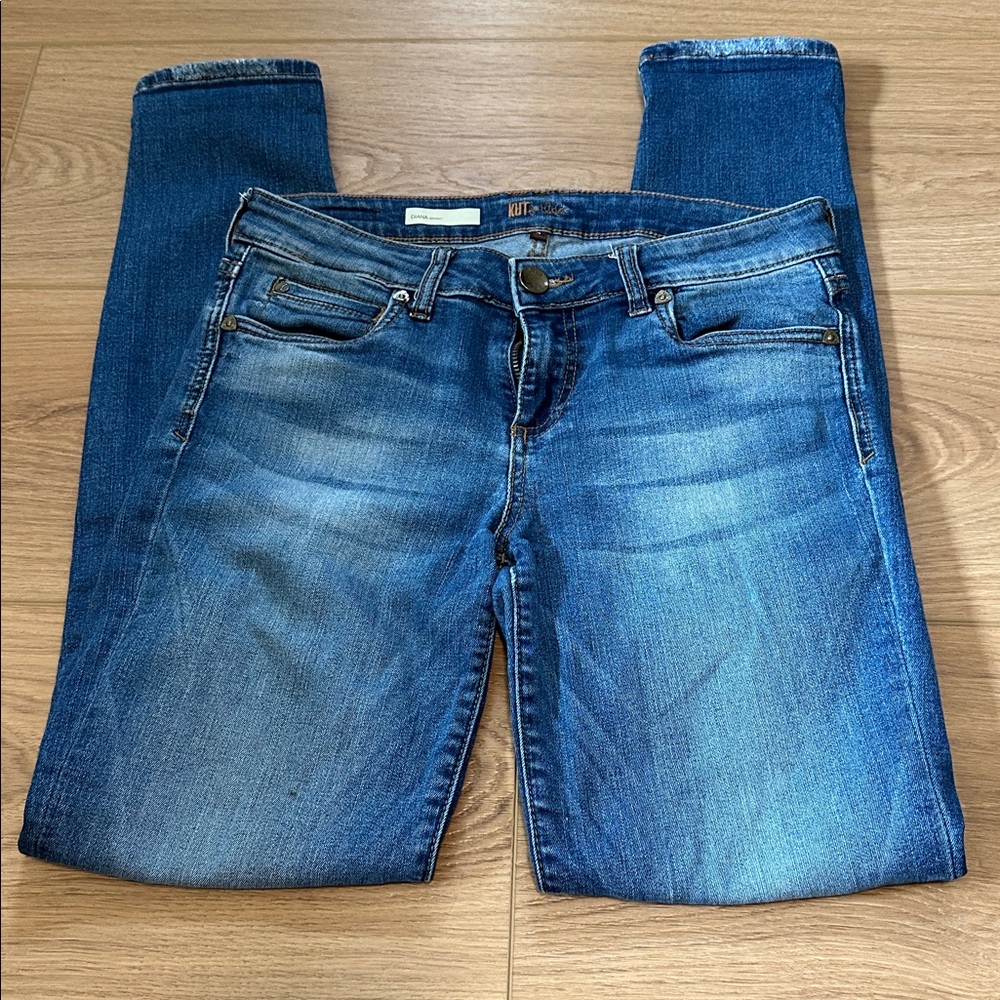 Kut from the Kloth Diana Skinny Jeans in Blue